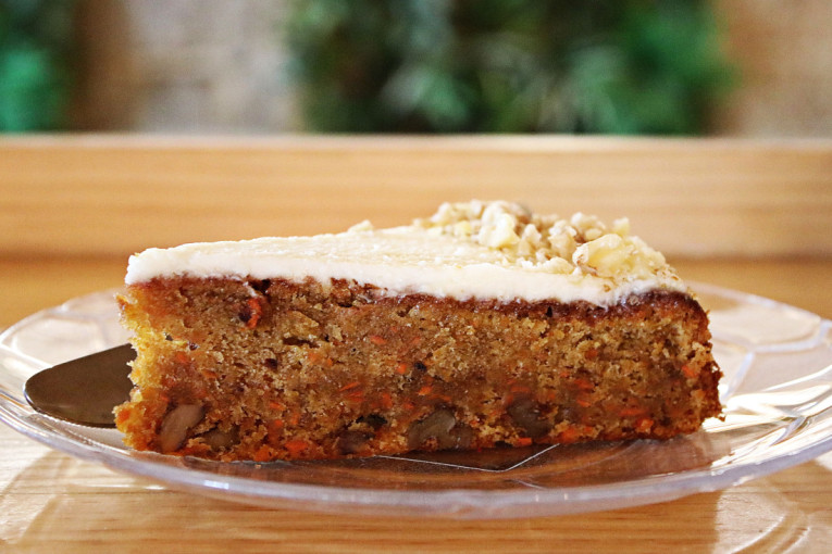 Recept dana: Far breton sa suvim šljivama je francuska delicija koja se topi u ustima