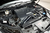 Podigli ste haubu, a niste znali čemu služi: Zašto svaki noviji automobil ima poklopac preko motora?