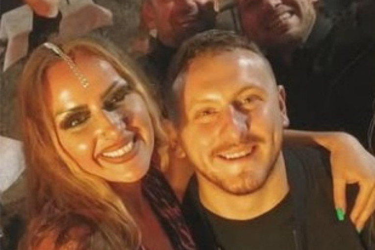 Atina Ferari je sinoć pevala sa Goranom koji je posle stradao: "Zar da nam ovo bude poslednja slika"