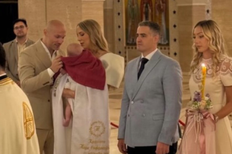 Aca Sofronijević krstio ćerku Taru u Hramu Svetog Save! Emotivne fotografije raznežile sve!