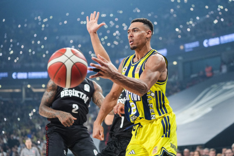 Alimpijevićev Bešiktaš nemoćan - moćni Fener uzeo prvi trofej u sezoni!