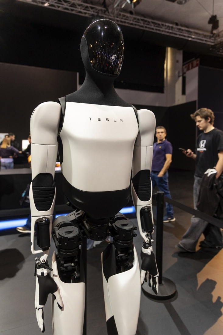 Humanoidni robot stiže na proizvodne linije: Tesla priprema masovnu proizvodnju Optimusa (FOTO)