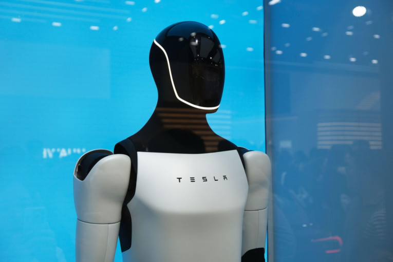 Humanoidni robot stiže na proizvodne linije: Tesla priprema masovnu proizvodnju Optimusa (FOTO)