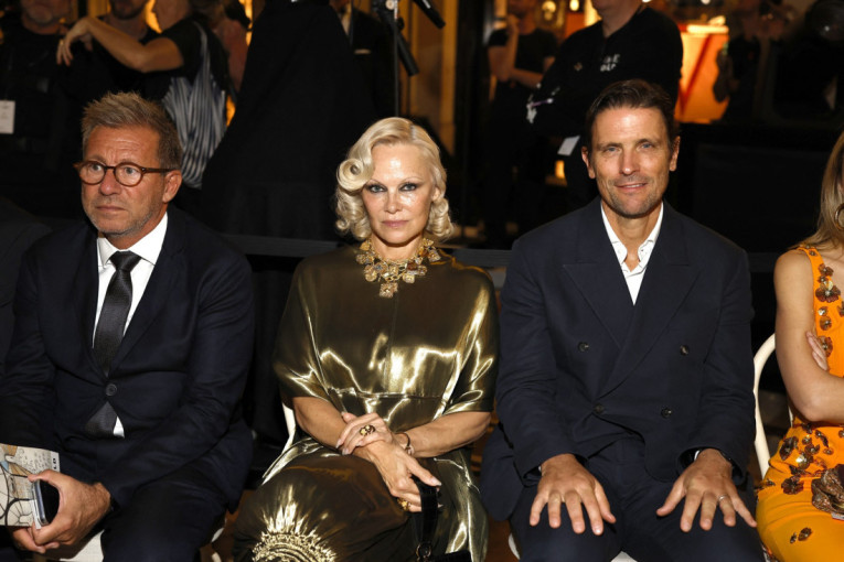 Haljina je bila pun pogodak: Pamela Anderson u izdanju kakvo dugo nismo videli (FOTO)