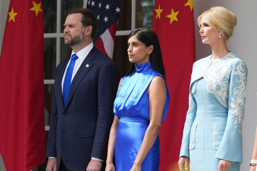Kakav potez Ivanke Tramp pred kineskim predsednikom! Obukla kreaciju iz Pekinga, pa zauzela mesto ispred Trampovih ministara