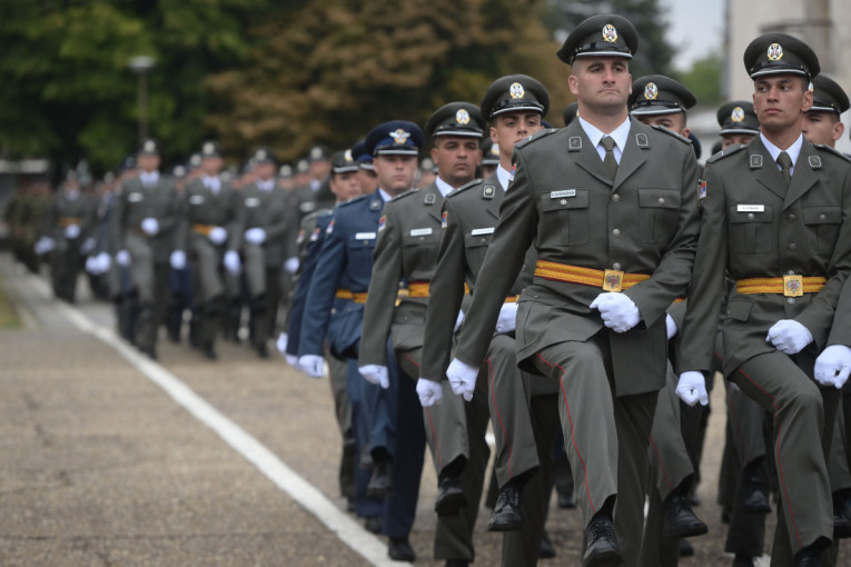 Vojska Srbije dobila novu generaciju podoficira: U Pančevu promovisani u čin vodnika, najbolji i nagrađeni (FOTO)