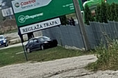 Težak udes na Ibarskoj magistrali kod Čačka: Automobil potpuno slupan posle sudara sa kamionom (FOTO)