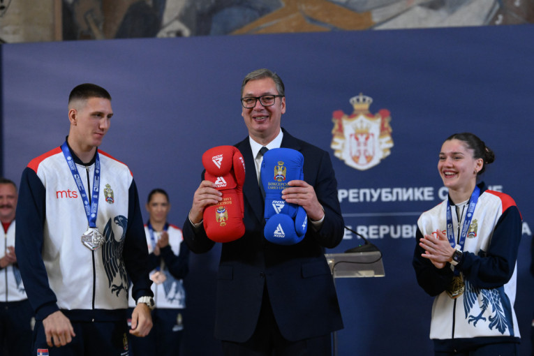 Vučić primio boksere, osvajače medalja: Svaka čast svima, beskrajno hvala, obradovali ste naš narod (VIDEO)