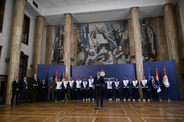 Vučić primio boksere, osvajače medalja: Svaka čast svima, beskrajno hvala, obradovali ste naš narod (VIDEO)