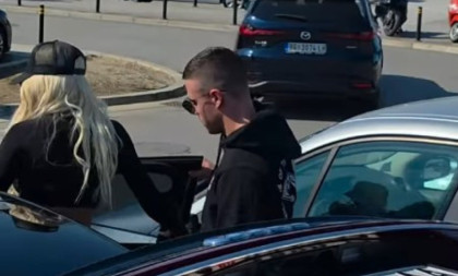 Jelena Karleuša uhvaćena sa 25 godina mlađim dečkom! Došao po nju na aerodrom, svi bruje da su u vezi! (VIDEO)