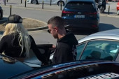 Jelena Karleuša uhvaćena sa 25 godina mlađim dečkom! Došao po nju na aerodrom, svi bruje da su u vezi! (VIDEO)