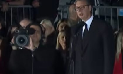 "Nismo se u fotelji rodili" - Vučić se obratio narodu ispred Predsedništva: Mene sad čeka podnošenje ostavke, ali borba tek počinje (VIDEO)