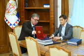 Emotivna objava posle primopredaje dužnosti: Vučić se oglasio čim je izašao iz kabineta predsednika (VIDEO)