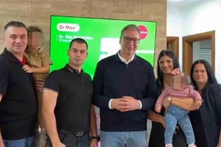Veliki broj ljudi dočekao Vučića u Požarevcu: Da okreću pedale mogu, ali na duel ne mogu (VIDEO)