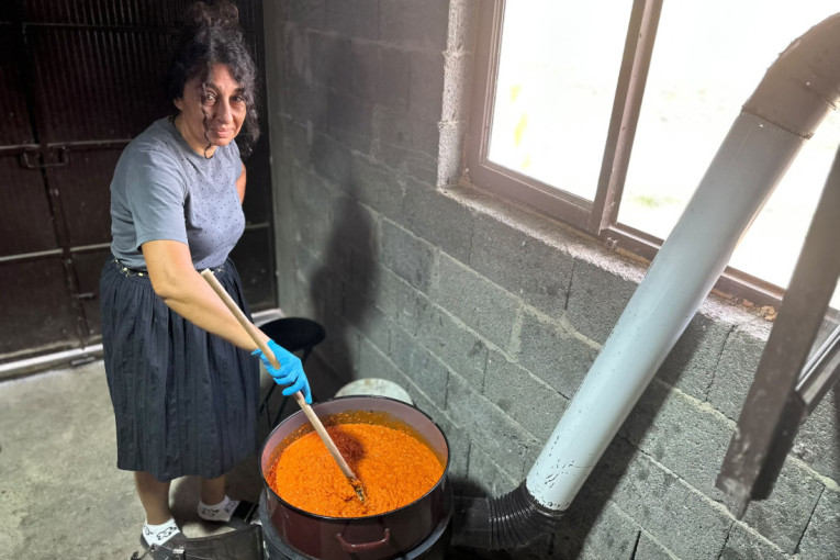 Ajvar se ne pravi preko noći: Porodica Martić otkriva šta je najvažnije za pravi domaći ukus (FOTO)