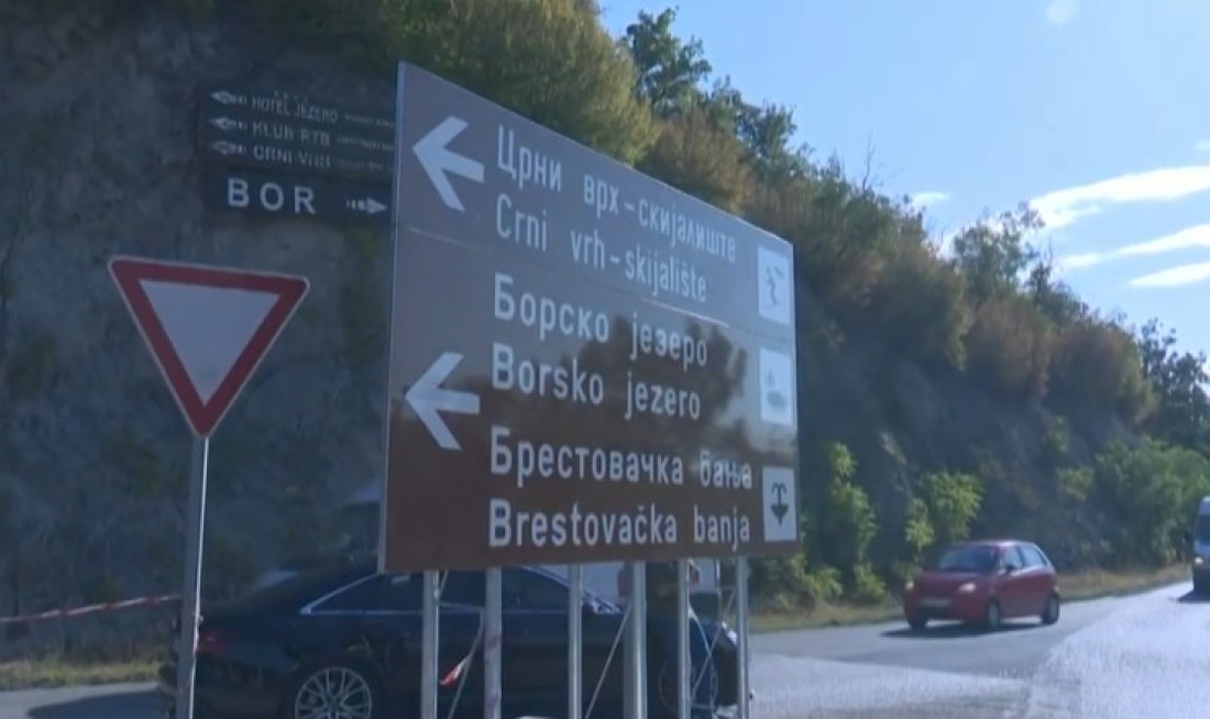 Vučić obišao Istočnu Srbiju: Najavio pobedu na izborima, posetu završio kod druga iz vojske (VIDEO)(VIDEO)