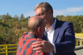 "Samo napred, predsedniče": Građani zaustavljali automobile i prilazili Vučiću (VIDEO)