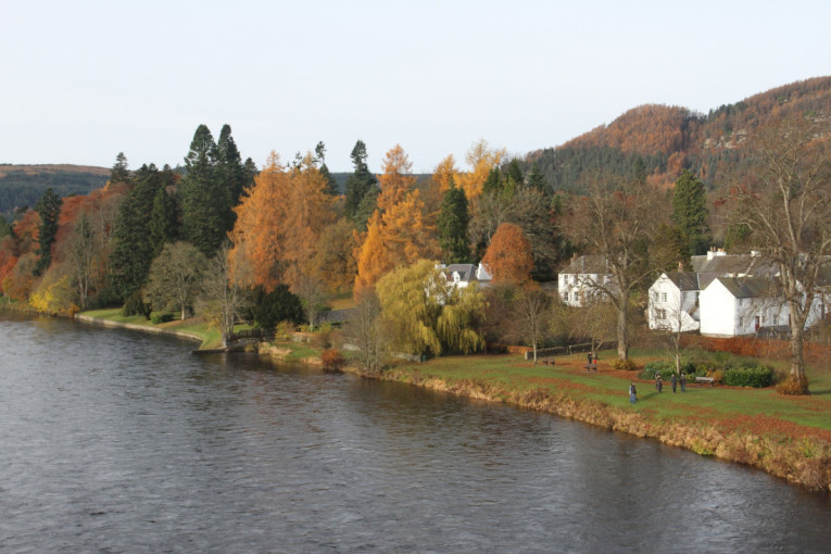 Malo mesto u Škotskoj koje u jesen izgleda kao iz bajke: Pravi raj za odmor (FOTO)