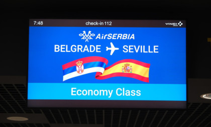 Stotinu putnika na prvom letu Er Srbije za Sevilju! Dočekala ih ambasadorka Irena Šarac