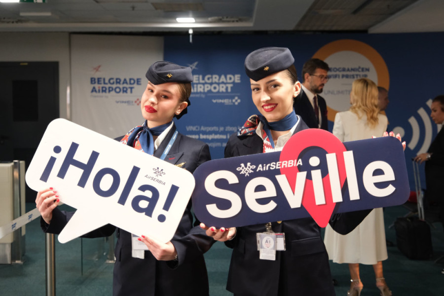 Stotinu putnika na prvom letu Er Srbije za Sevilju! Dočekala ih ambasadorka Irena Šarac