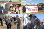 Nastavlja se obilazak Srbije - Vučić u selu Izatovci na farmi Nikolov: Dočekan pogačom i solju