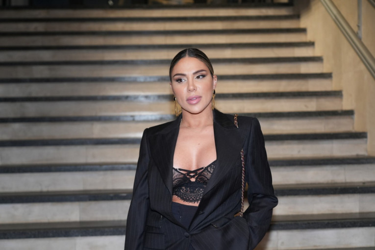 Sandra Afrika ponovo na udaru! Stigla joj restrikcija, pa je pobesnela: "Šta je problem?!"