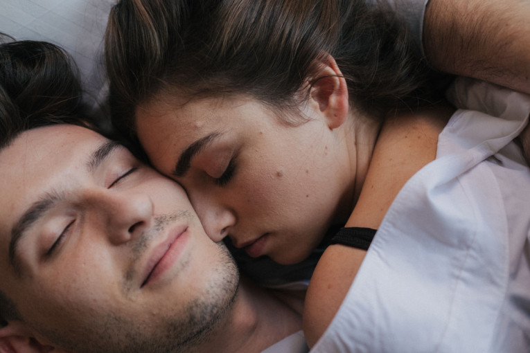 Razmišljate da li sve radite kako treba: Ovo će vam pomoći da se opustite i uživate u intimi bez pritiska