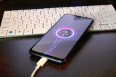 Apple je pokrenuo trend, a Android ide još dalje: Sprema se neverovatan kapacitet baterije