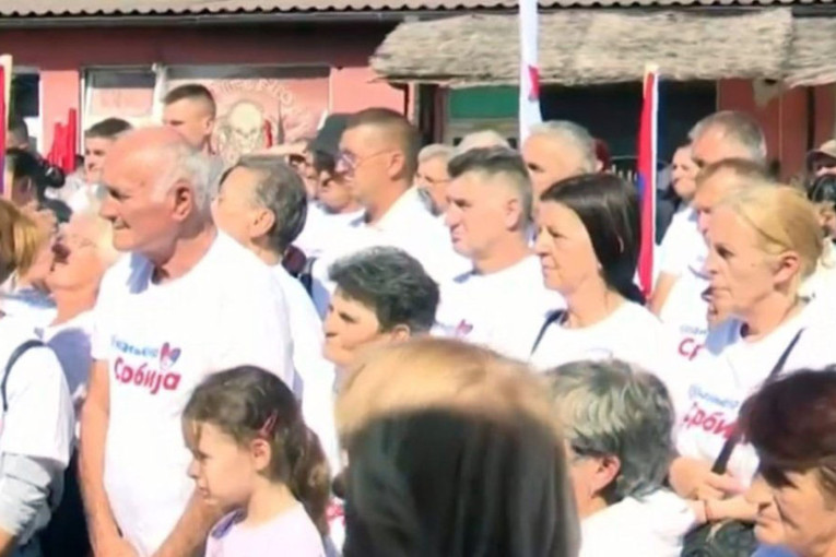 Vučić stigao u Sremsku Mitrovicu: Uspeli smo u tome da podignemo slobodarsku Srbiju (VIDEO)