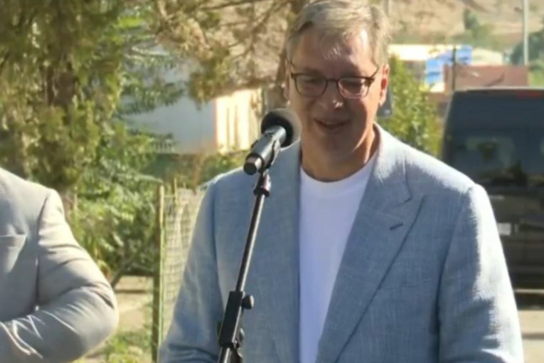 Meštanin Vučiću rekao da im fali trotoar, odgovor stigao odmah: Nema problema, napravićemo! (VIDEO)