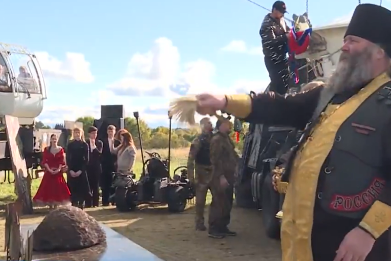 Ruski "Noćni vukovi" krstili Mesec da bi bio "pravoslavan": Ritual izveli kod granice sa Estonijom, celu ceremoniju snimili